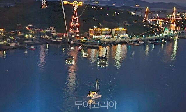 여수해상케이블카에서 바라본&nbsp; 여수 밤바다 야경/사진=유경훈 기자