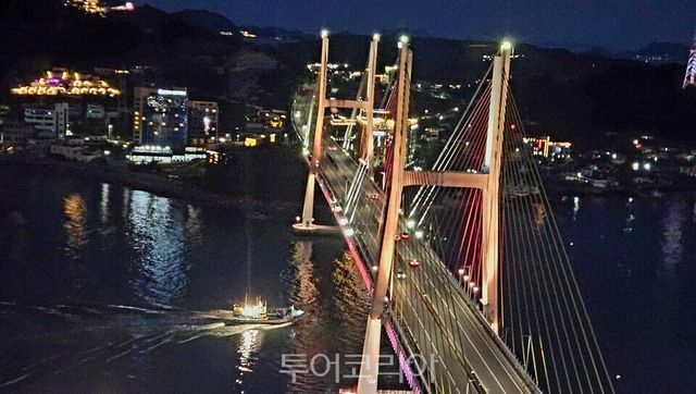여수해상케이블카에서 바라본&nbsp; 여수 밤바다 야경/사진=유경훈 기자
