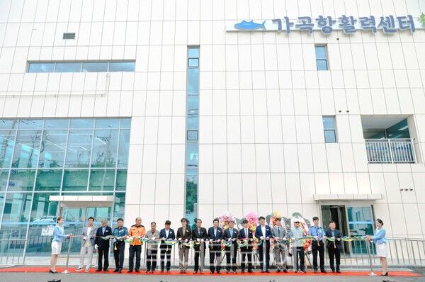 한국농어촌공사 경주지사는 경주시와 위·수탁 협약을 통해 추진한 가곡항 어촌뉴딜300사업을시행 및 준공했으며, 지난 8일 가곡항에서 준공식을 개최했다./사진-경주시