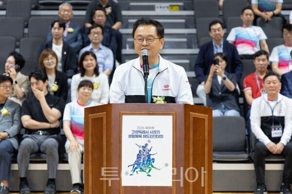 배드민턴 대회 축사하는 민경선 시장/투어코리아뉴스 김경남 기자