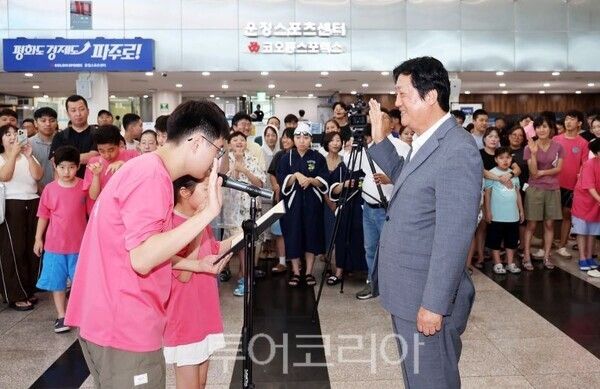 선수대표 선서 받는 손배찬 시장/투어코리아뉴스 김경남 기자
