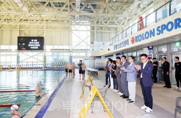 선수들 격려하는 손배찬 시장/투어코리아뉴스 김경남 기자
