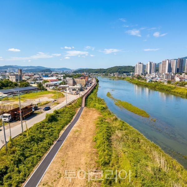한국외국어대학교 사거리부터 리버빌까지 이어지는 경안천 0.7㎞ 산책로 조성/투어코리아뉴스 정명달 기자