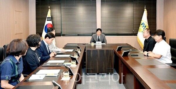 회재피해 주민 일상 회복 지원을 위한 민관 협업(손재찬 시장이 회의를 주재하고 있다)/투어코리아뉴스 김경남 기자