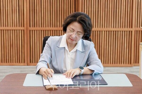 추미애 경기도지사 결제/투어코리아뉴스 정명달 기자