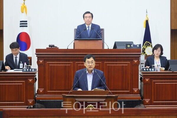 주낙영 경주시장이 지난 20일 열린 제 299회 경주시의회 임시회 본회의에서 민선9기 첫 시정연설을 하고 있다./사진-경주시