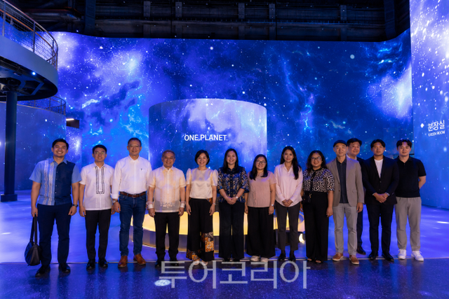 몰입형 미디어아트 전시 '딥 블루, 다시 흐르는 바다(DEEP BLUE, The Ocean Flow Again)'를 /사진-필리핀관광부