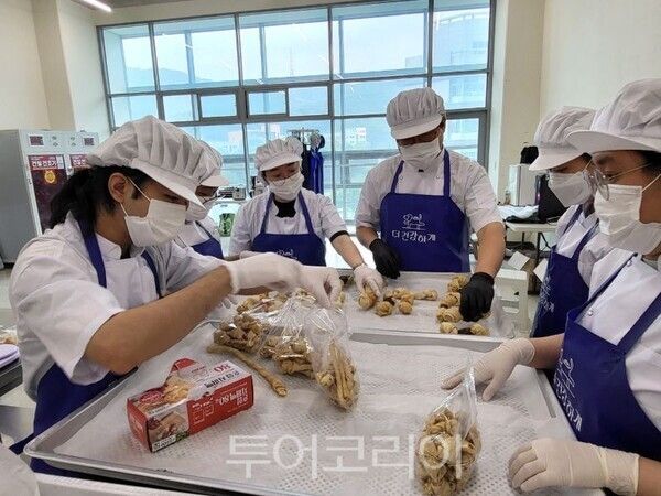 자활기업 '더 건강하게'의 펫푸드 생산현장/투어코리아뉴스 정명달 기자