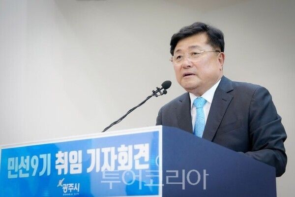 박관열 광주시장이 취임 기자회견을 하고 있다/투어코리아뉴스 정명달 기자
