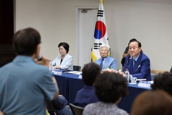 유동균 마포구청장 망원2동 주민과의 대화 모습(사진제공=마포구청)