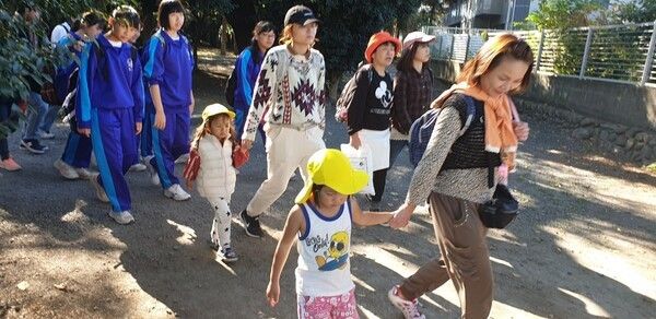 '쓰리데이 마치'에는 가족 단위의 참가자들이 국내외에서 참가해 소풍가듯 걷기를 즐긴다