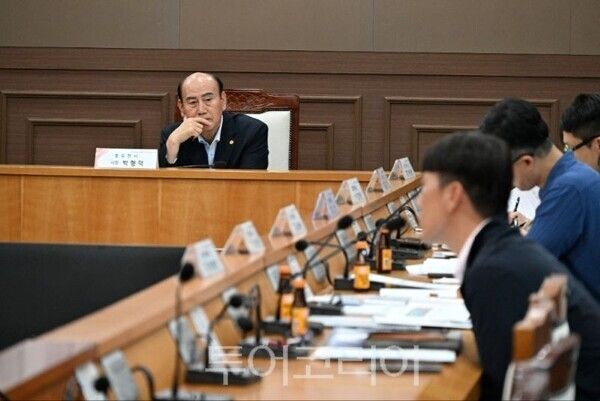 박형덕 시장이 국가산단 입주의향 기업과 간담회를 통해 의견을 청취하고 있다/투어코리아뉴스 정명달 기자