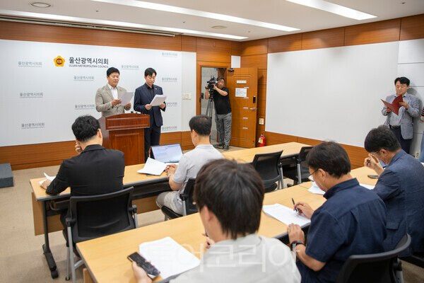 23일 울산광역시의회 프레스센터에서 열린 공진혁 의원의 기자회견./사진-투어코리아 김교환 기자