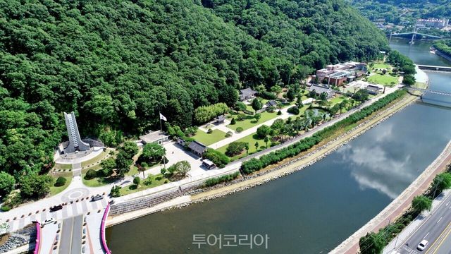 &nbsp;충익사 의병탑 / 서잔-의령군