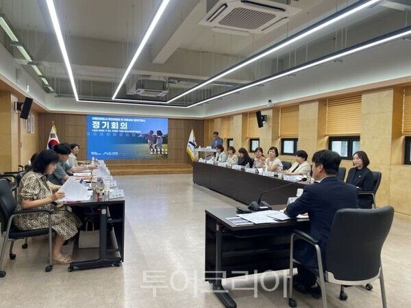 이민근 시장이 아동친화도시 정책의 추진 상황회의를 주재하고 있다/투어코리아뉴스 정명달 기자
