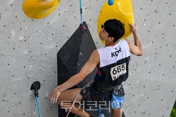 리드 1위 정찬진 선수 경기 장면/제공= 대한산악연맹