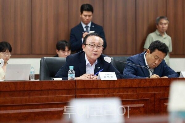 정부서울청사에서 열린 '제2차 접경지역 평화안전 연석회의'에서 발언하는 김덕현 연천군수/투어코리아뉴스 정명달 기자