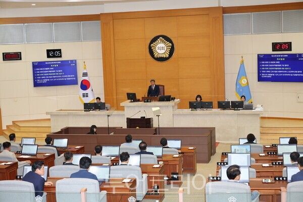 민생경제 특별위원회 구성 결의안이 의결된 포항시의회 제332회 임시회 제2차 본회의 전경./사진-포항시의회
