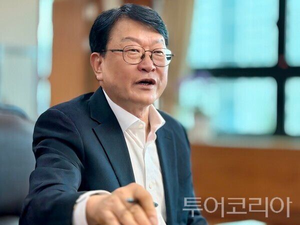 ▲오석진 대전시교육감이 28일 본지와의 인터뷰에서 민선 12기 대전교육의 핵심 운영 기조로 '공개행정'을 제시하고 있다. /사진-대전시프레스협회