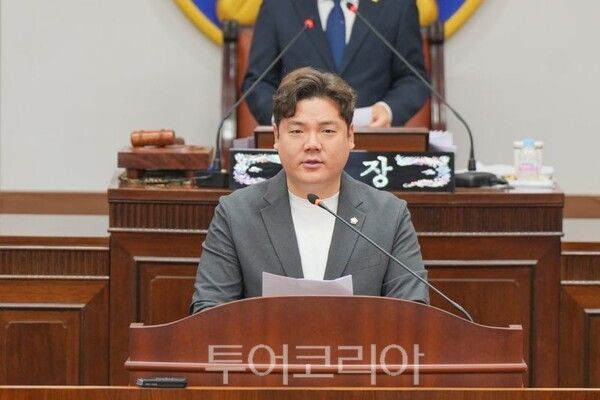 5분 발언하는 포천시의회 김현규 의원/투어코리아뉴스 정명달 기자