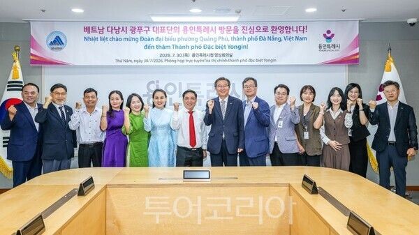 베트남 다낭시 꽝푸구 대표단 기념촬영/투어코리아뉴스 정명달 기자