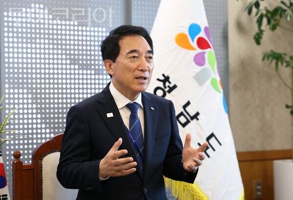 ▲제3대 충청광역연합장으로 선출된 박수현 충남도지사.