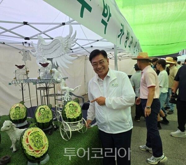 청운면 수박축제 전진선 군수/투어코리아뉴스 김경남 기자