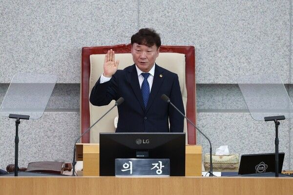 7월 제12대 경기도의회가 개원해 남종섭 신임의장 본회의를 주재하고 있다./사진=경기도의회
