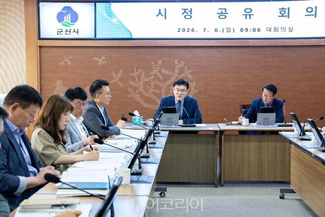 6일&nbsp; 김재준 군산시장&nbsp; 주재한 시정공유 회의/사진=군산시