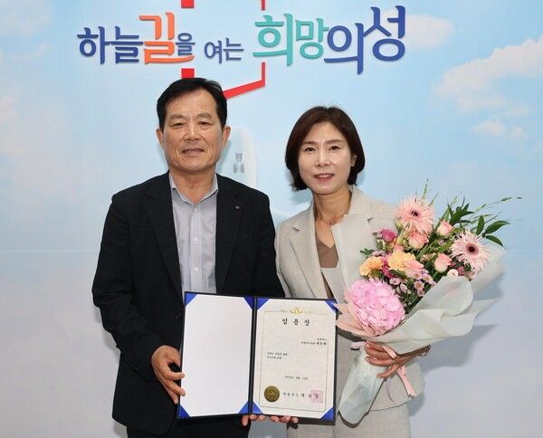 곽은희 의성군 부군수 취임(오른쪽)./사진-의성군