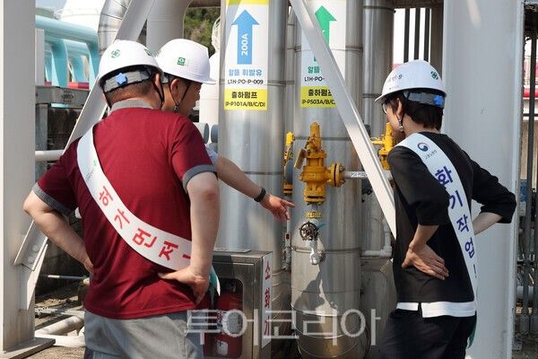 한국석유공사 평택 석유비축기지에서 PSM 우수사업장 안전 캠페인이 진행되는 모습./사진-한국석유공사