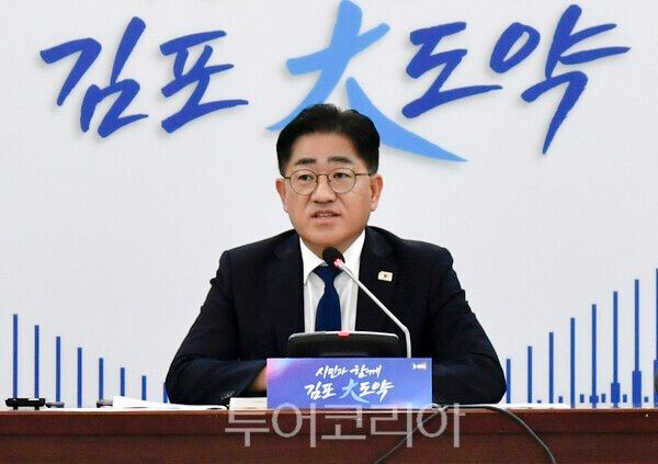 이기형 김포시장이 지난 27일 대통령 주재로 개최된 시·군·구청장 국정설명회에 참석해, 김포의 광역교통망 확충을 건의했다.
