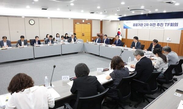 지난 3일 부산시가 '공공기관 2차 이전 추진 TF회의' 개최한 가운데 전재수 부산시장이 발언하고 있다. (사진제공=부산시)