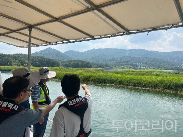 ▲대전시 상수도사업본부, 대청호 추동수역 녹조 대응 총력. /사진-대전시