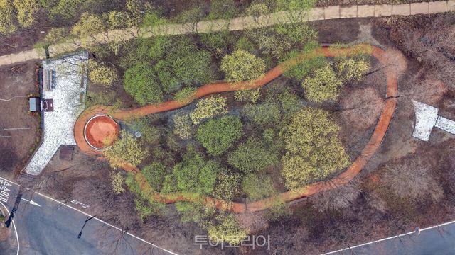 봉학골 정원 백야황톳길 / 사진-음성군