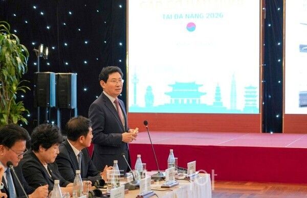 ‘한국과의 만남(Meet Korea in Da Nang)’ 콘퍼런스에 발표자로 나선 이상일 시장/투어코리아뉴스 정명달 기자 사진=용인시