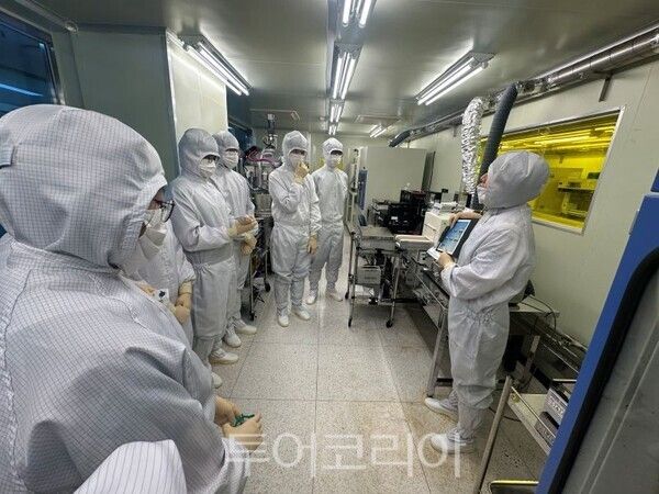 ‘반도체·AI 미래인재 여름방학 캠프’/에 참여한 청소년투어코리아뉴스 정명달 기자 사진=용인시