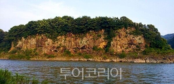 아우라지 베개용암/투어코리아뉴스 정명달 기자 사진=연천군