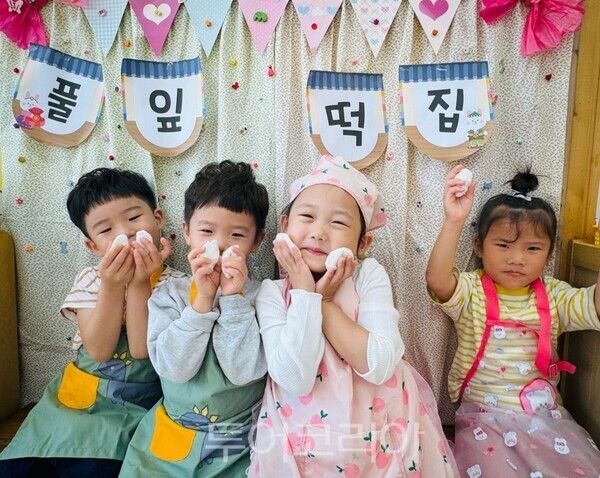 용황유치원(원장 김정순)은 지난 23일 유아들을 대상으로 ‘송편 빚기’ 활동을 실시했다./사진-경주교육지원청