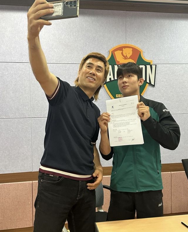김병지 대표가 양민혁 ‘토트넘행’ 직접 발표할까…오늘(28일) 밤 유튜브 방송 예고 김병지 대표가 양민혁 ‘토트넘행’ 직접 발표할까…오늘(28일) 밤 유튜브 방송 예고