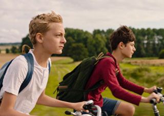 [김소미의 혼자 영화관에 갔어] '성장'이라는 이름의 생존 - <클로즈> | YES24 채널예스