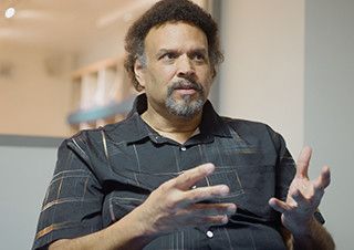 닐 셔스터먼 “인간이 완벽하지 않은 이상, 이야기에 완벽한 결말이란 없다” | 예스24 채널예스