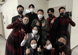 원작자 장재현 감독 관람! 영화인들이 바라본 뮤지컬 <검은 사제들> | 예스24 채널예스