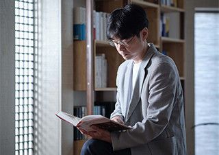 김유태 “찢어질 때 우리는 저 깊은 곳에서 변화한다” | 예스24 채널예스