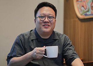 로또 1등 당첨과 함께 사라진 직원! 추격과 반전의 자전거로드 무비 | 예스24 채널예스