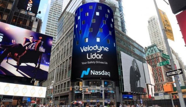 2018년 10월 나스닥(NASDAQ·National Association of Securities Dealers Automated Quotation)에 상장된 자율주행 관련 센서(Sensor·감지기) 업체 ‘벨로다인 라이다’(VLDR·Velodyne Lidar Inc) 광고판./사진=벨로라인 라이다 누리집 갈무리