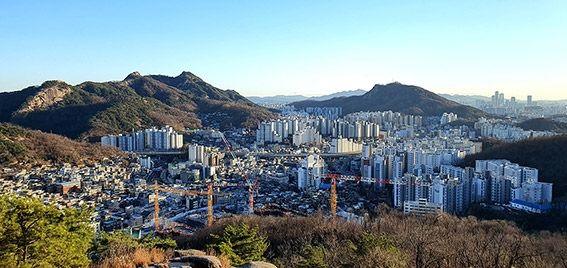 안산에서 바라본 서울 도심. 사진 = 주현태