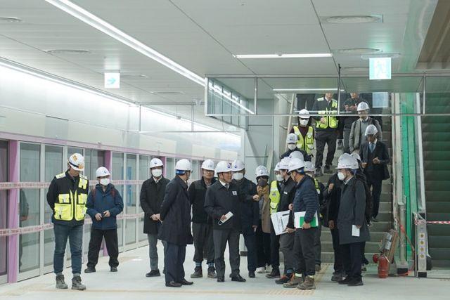 GTX-A 파주운정~서울역 구간 안전점검에 나선 백원국 국토교통부 제2차관 / 사진제공=국토교통부