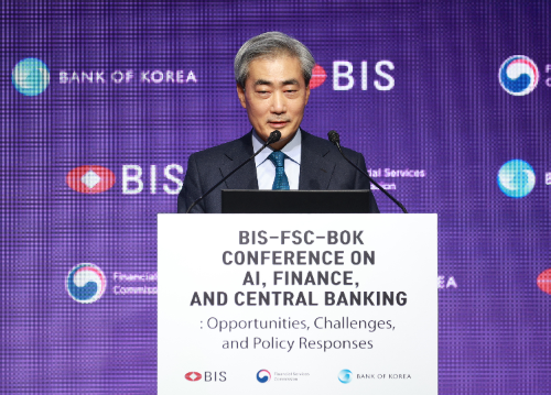 신현송 BIS 조사국장이 17일 오전 서울 중구 한국은행 별관2층 컨퍼런스홀에서 개최된 BIS-금융위원회-한국은행 공동 컨퍼런스에서 기조연설 발표를 하고 있다. / 사진제공= 한국은행(2024.12.17)