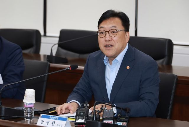 김병환 금융위원장이 지난 6일 서울 종로구 정부서울청사에서 열린 '금융위원장-저축은행업권 간담회'에서 발언하고 있다./사진제공=금융위